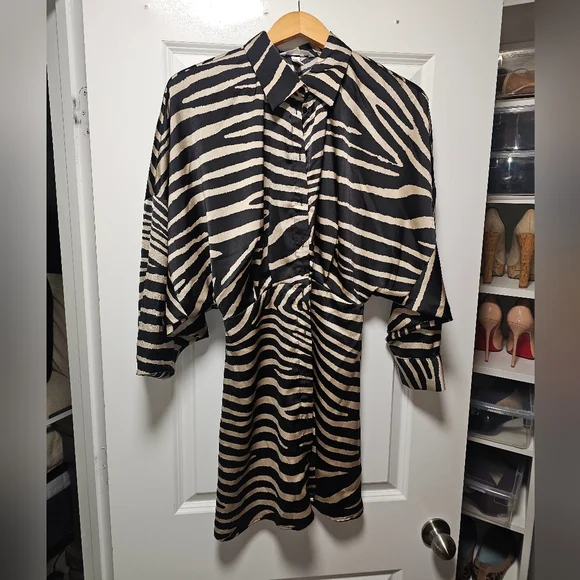 H&M Satin Shirt Dress in zebra print size medium - Picture 4 of 5